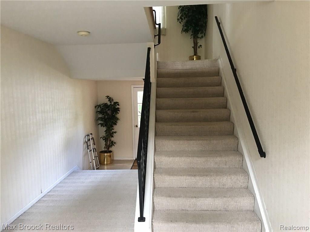 1750 Tiverton Road Bloomfield Hills, MI 48304 - Photo 28 of 32
