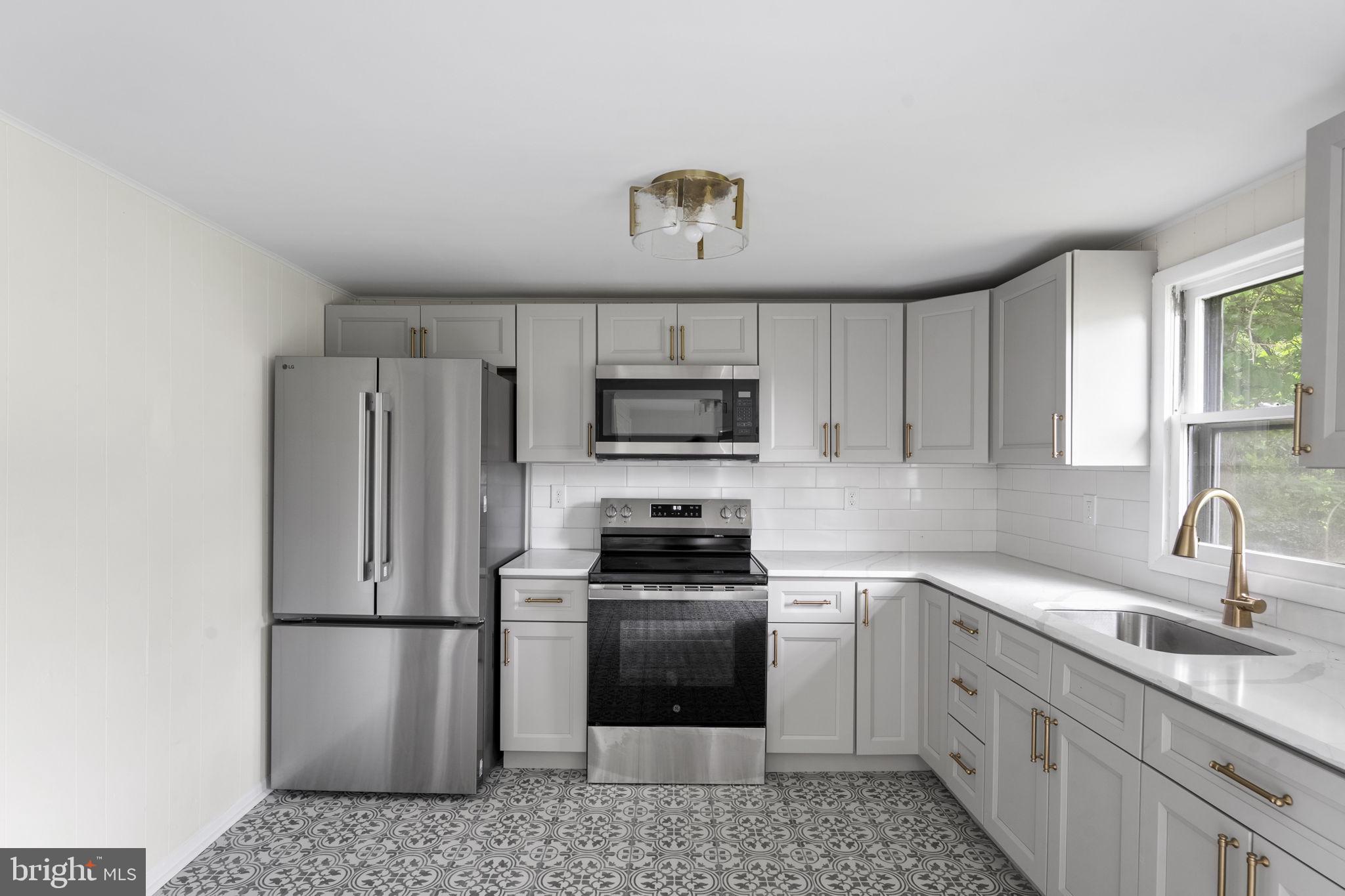 284 Ellicott Road Avondale, PA 19311 - Photo 10 of 28