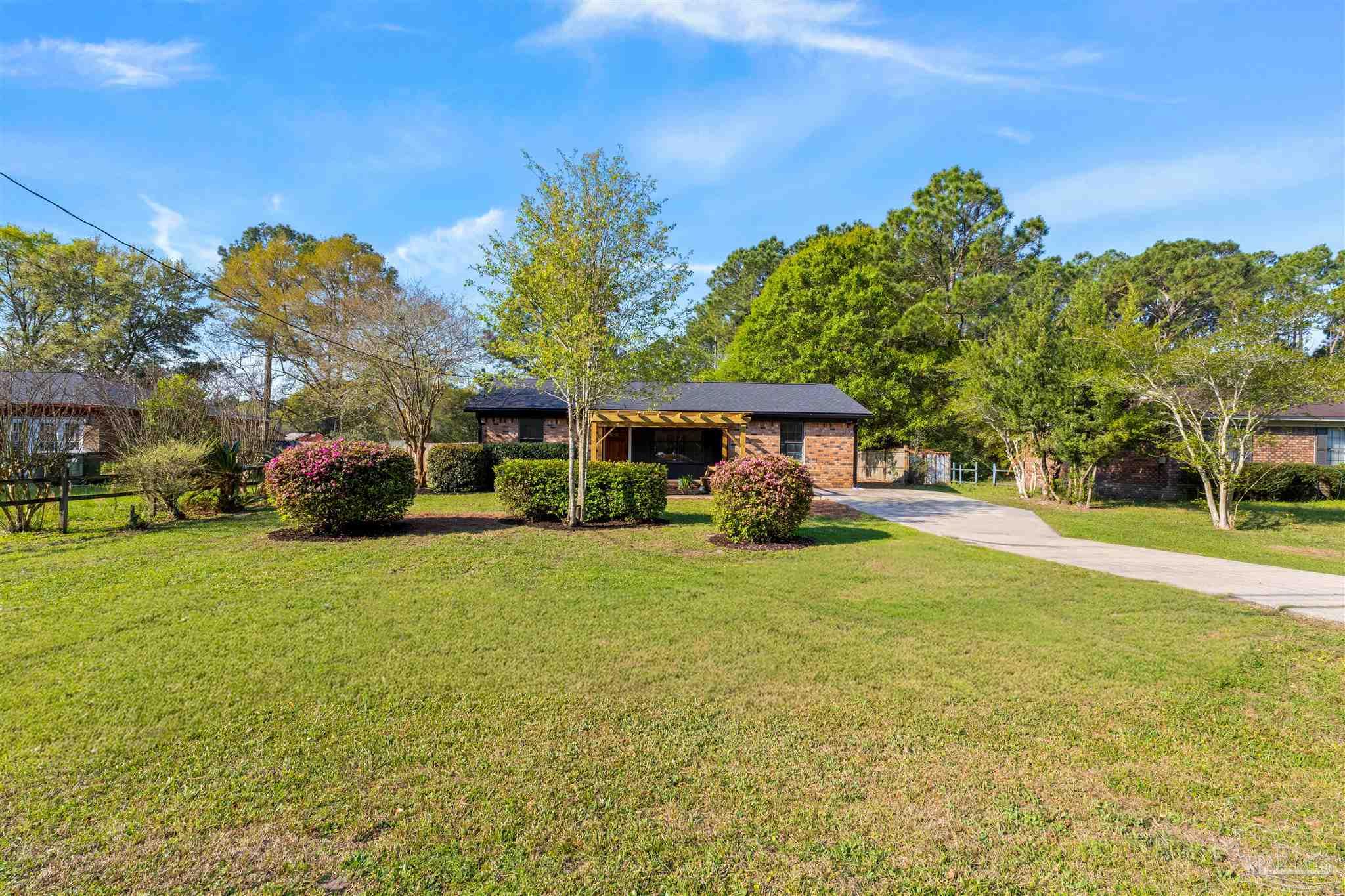1027 Dog Track Road Pensacola, FL 32506 - Photo 3 of 33 Gallery Image 3