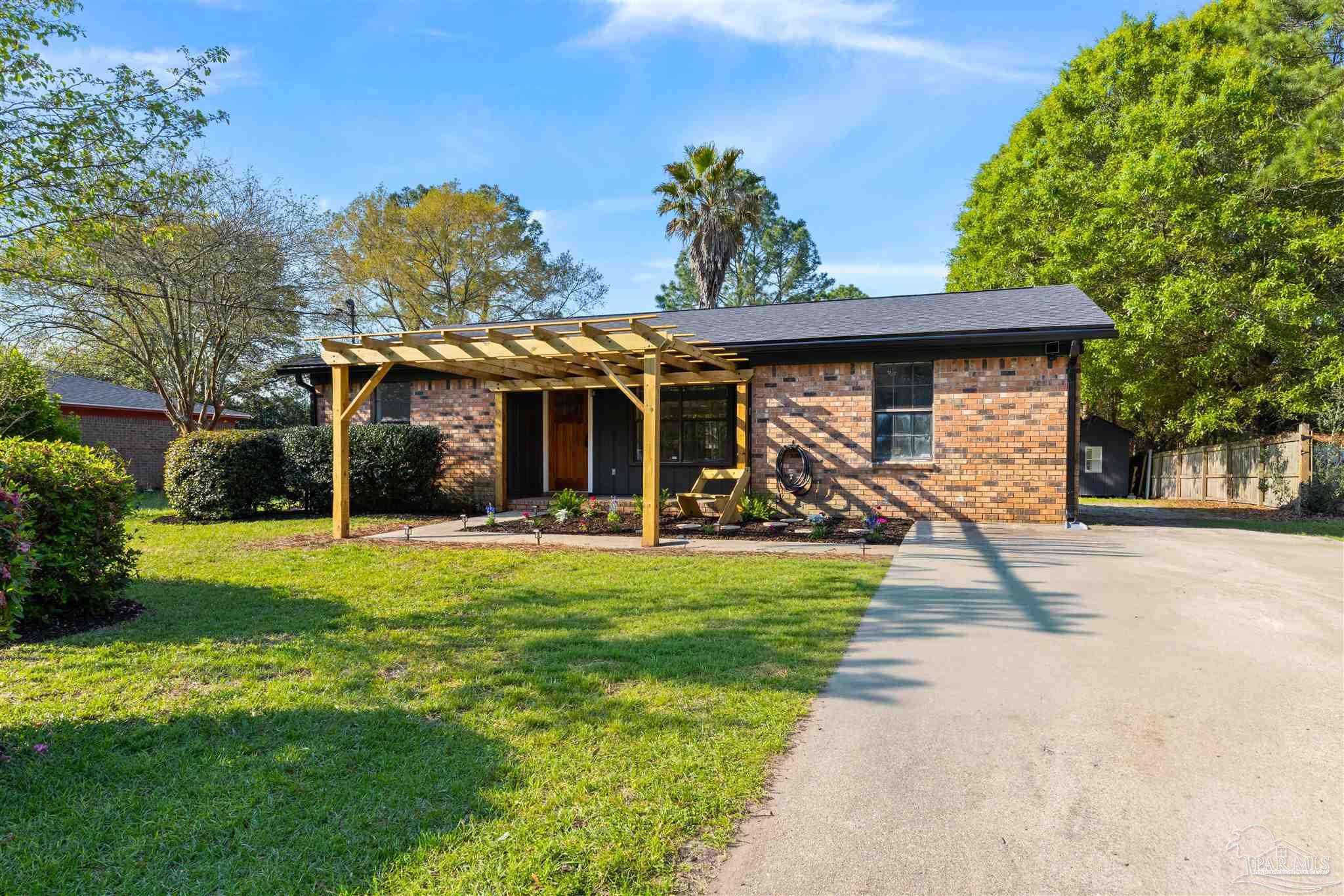 1027 Dog Track Road Pensacola, FL 32506 - Photo 4 of 33 Gallery Image 4
