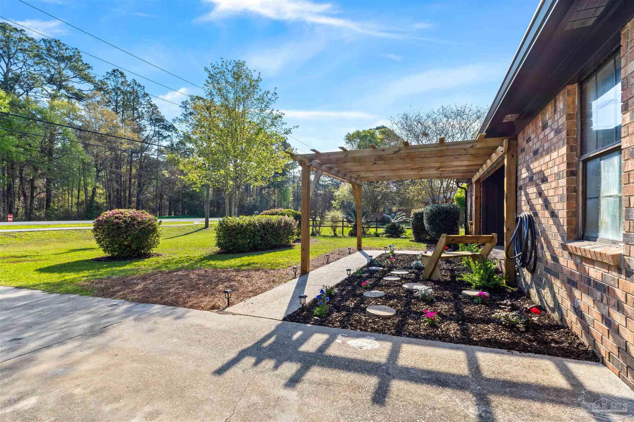 1027 Dog Track Road Pensacola, FL 32506 - Photo 6 of 33 Gallery Image 6