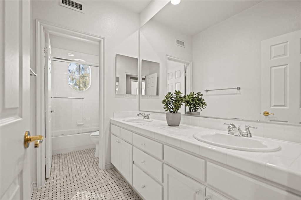 23930 Lakeside Road Valencia, CA 91355 - Photo 28 of 42