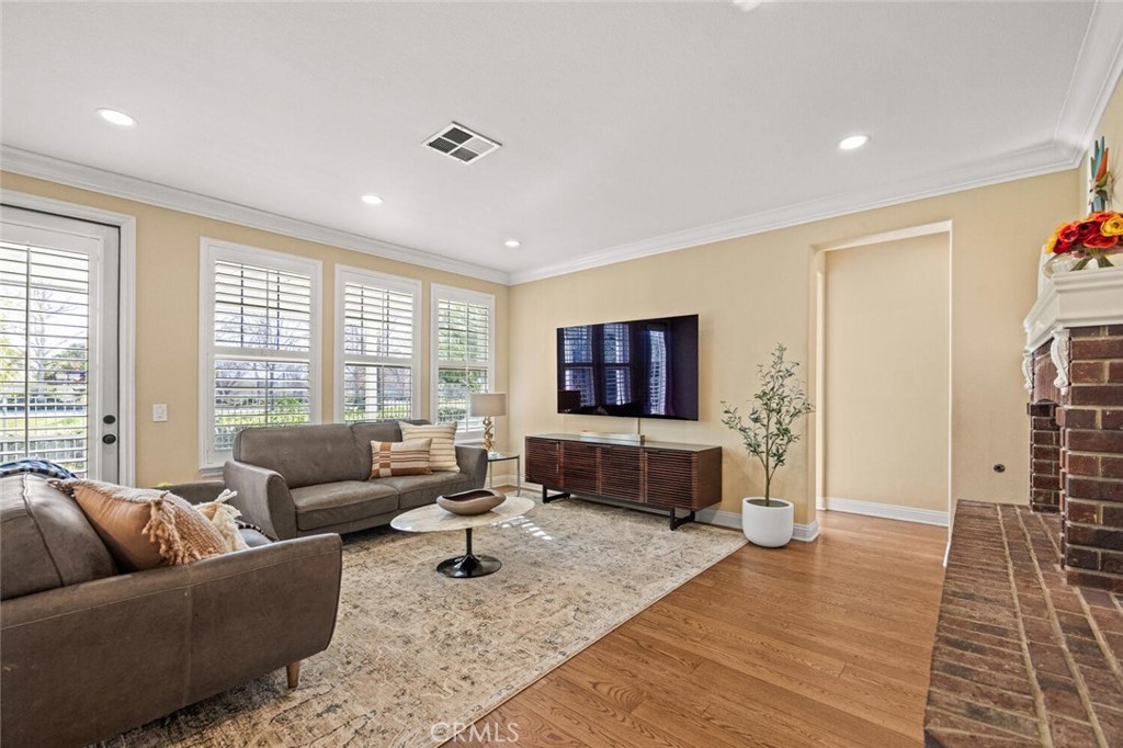 23930 Lakeside Road Valencia, CA 91355 - Photo 3 of 42