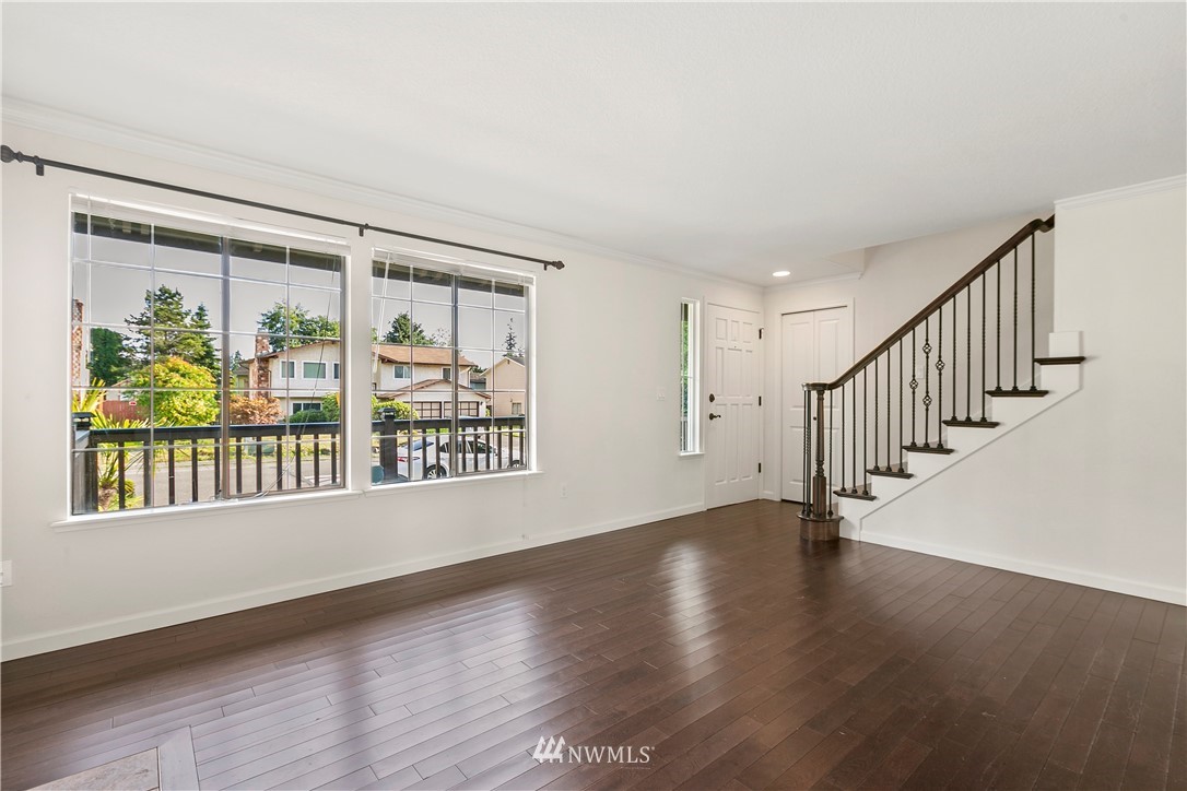 4815 152nd Street Southwest Edmonds, WA 98026 - Photo 3 of 25 Gallery Image 3