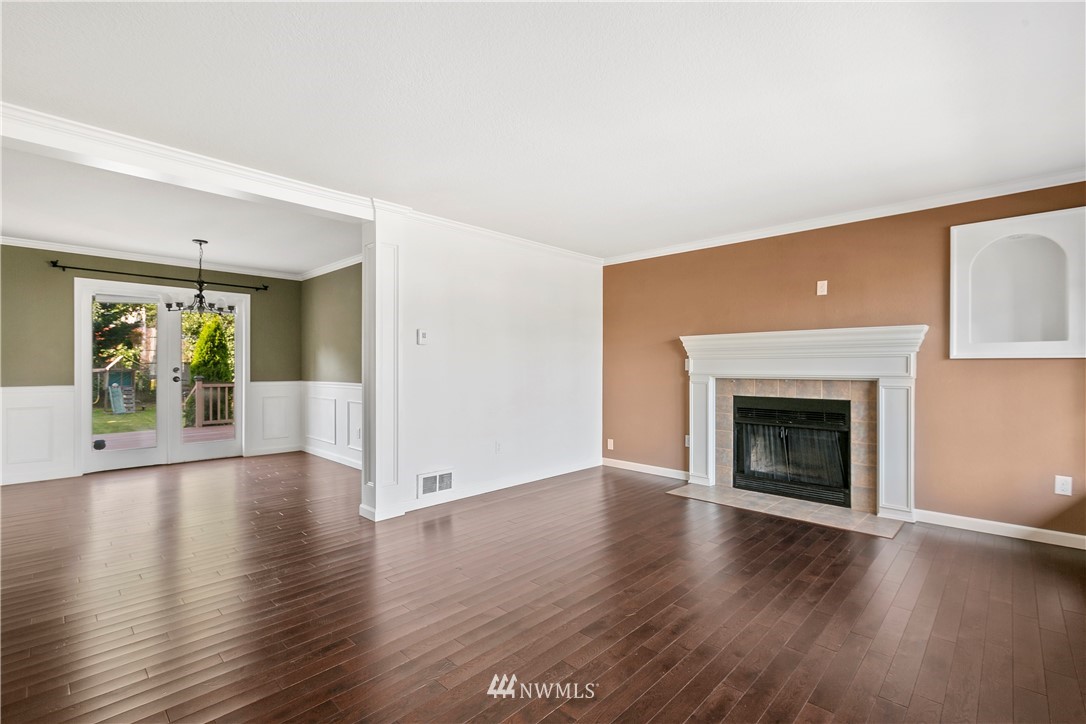 4815 152nd Street Southwest Edmonds, WA 98026 - Photo 4 of 25 Gallery Image 4