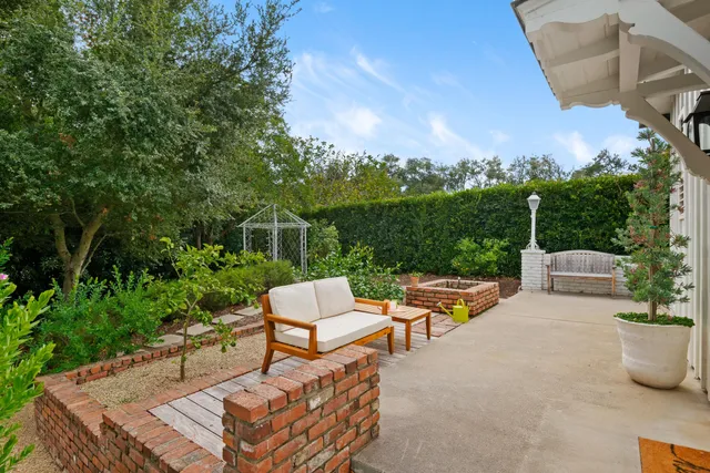 $7,598,000 | 1071 East Mountain Drive, Montecito, CA 93108