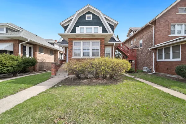 $2,350 | 616 Circle Avenue, Unit 1, Forest Park, IL 60130