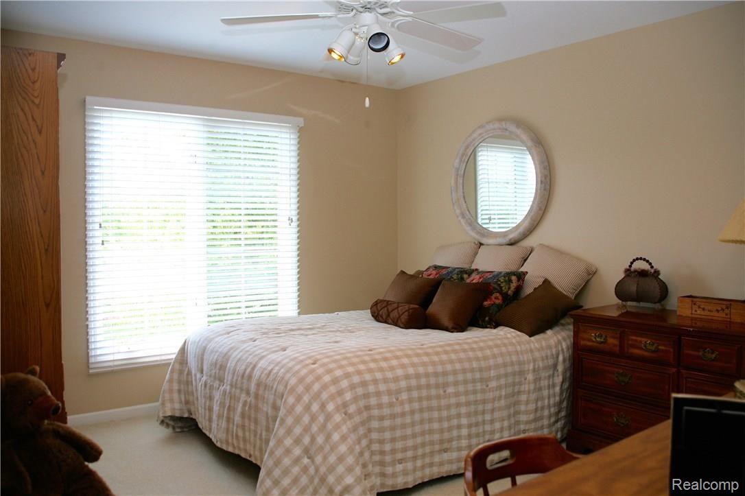 1004 Bloomview Circle Rochester, MI 48307 - Photo 23 of 33 19.jpg