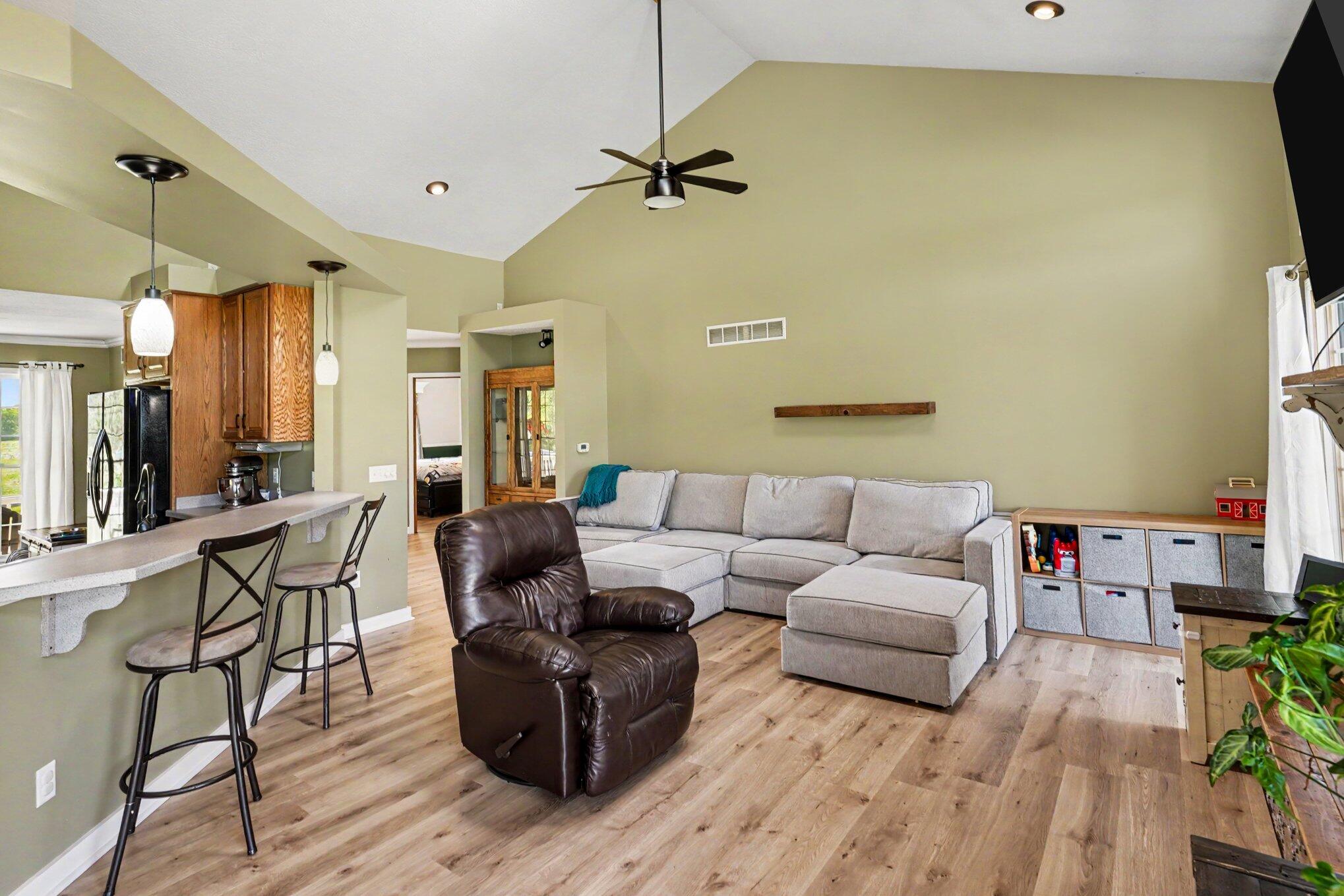 10464 Hankerd Road Pleasant Lake, MI 49272 - Photo 3 of 28 Livingroom/Snack Bar