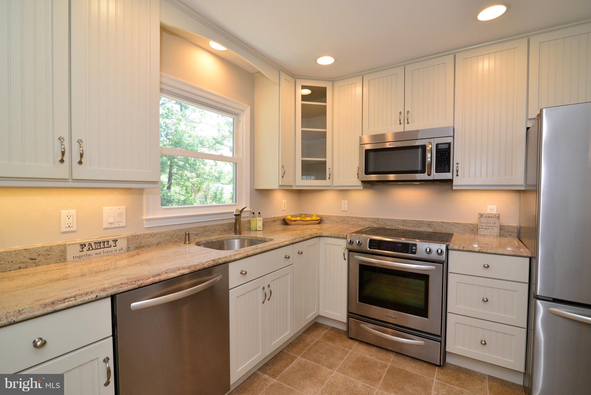 1515 Coat Ridge Road Herndon, VA 20170 - Photo 7 of 30 Newer Kitchen with Granite, SS Appliances.