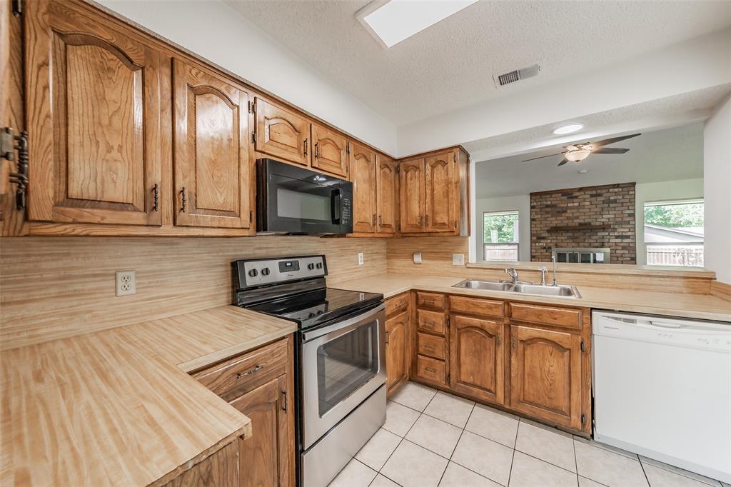 1719 Sagebrush Trail Grapevine, TX 76051 - Photo 9 of 37