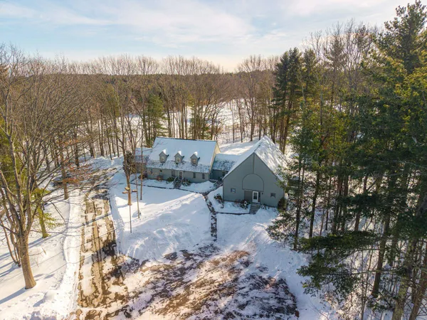 $305,000 | 44 Glengarry Drive, Stratham, NH 03885
