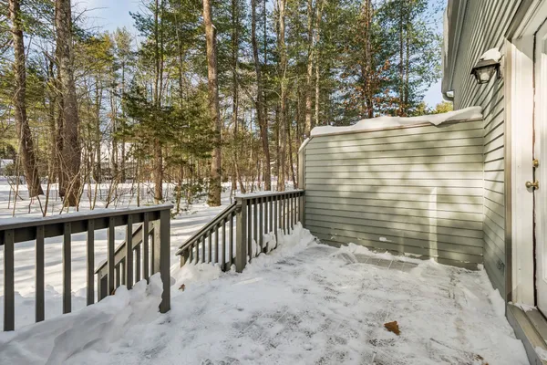 $305,000 | 44 Glengarry Drive, Stratham, NH 03885