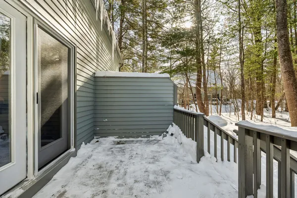 $305,000 | 44 Glengarry Drive, Stratham, NH 03885