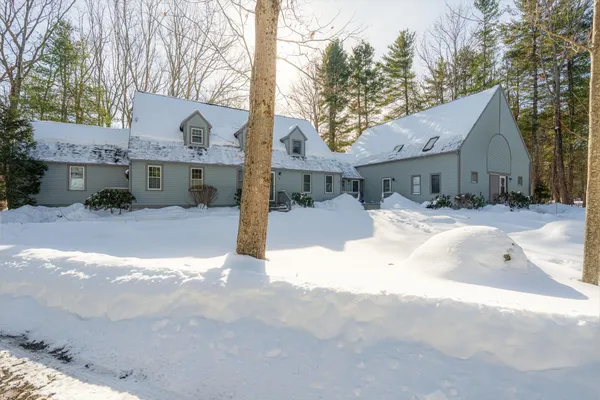 $305,000 | 44 Glengarry Drive, Stratham, NH 03885