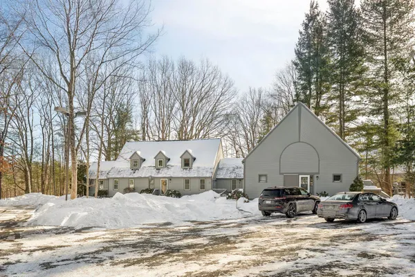 $305,000 | 44 Glengarry Drive, Stratham, NH 03885