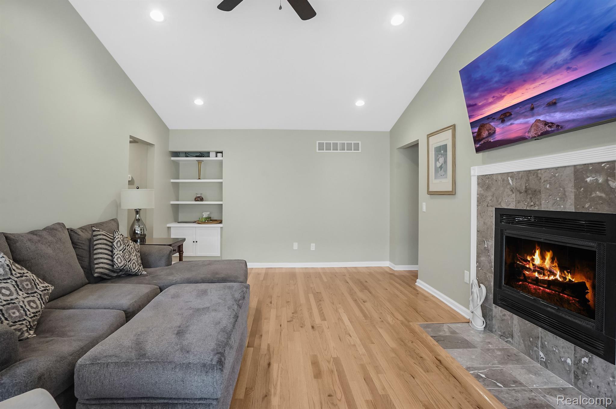 598 Tennyson Rochester, MI 48307 - Photo 12 of 26 Gallery Image 12