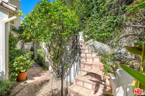 $2,079,000 | 2120 Outpost Drive, Los Angeles, CA 90068