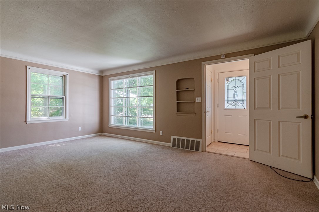 1211 South Green Road Cleveland, OH 44121 - Photo 3 of 31 Gallery Image 3