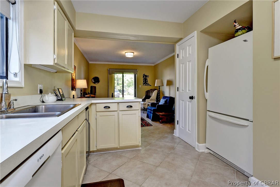 40 Winster Fax Road Williamsburg, VA 23185 - Photo 9 of 24 The kitchen has the perfect amount of storage space. Don't miss the pantry.