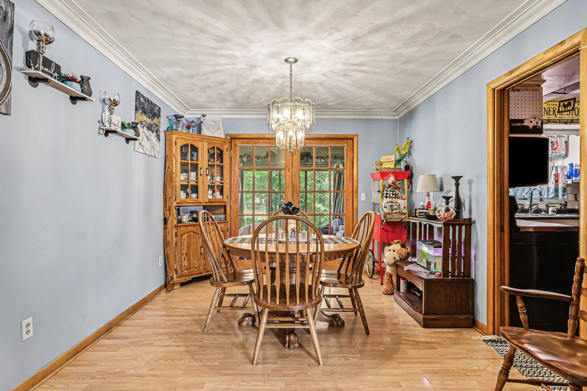 1111 South Clinton Street Charlotte, MI 48813 - Photo 5 of 24 007_file_1256