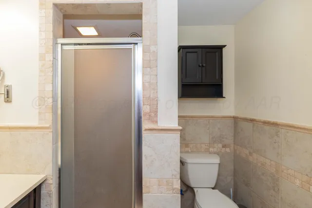 a bathroom with a toilet