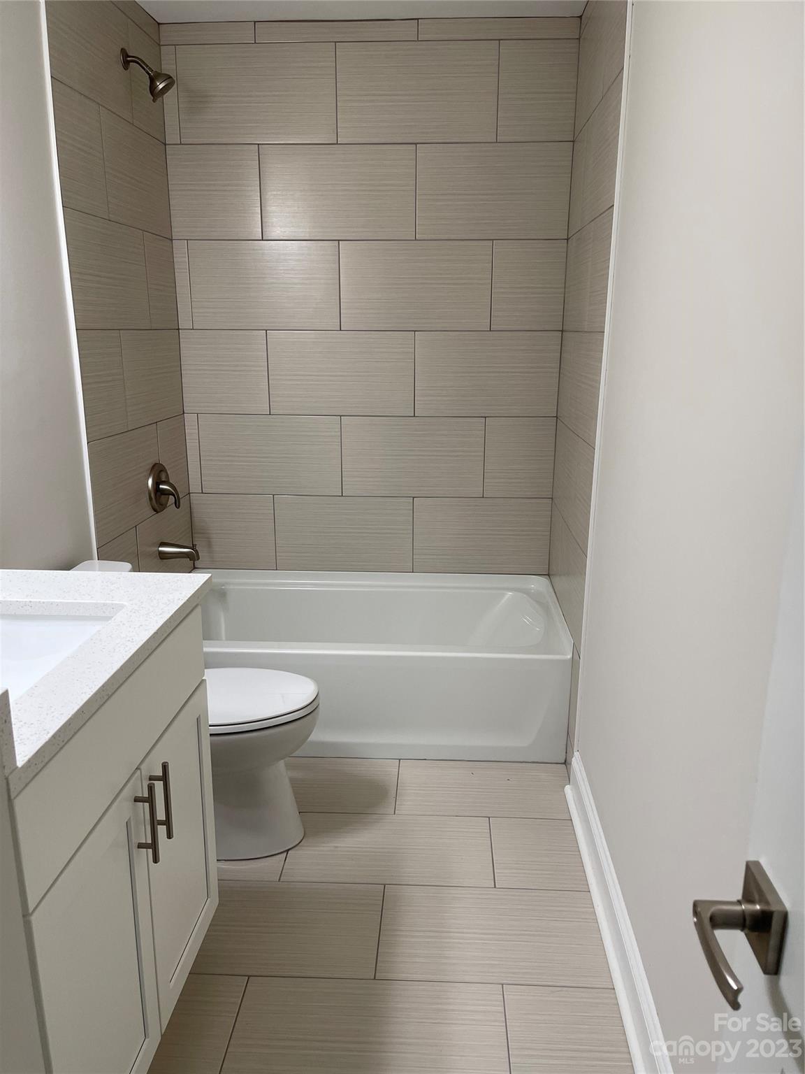 525 State Road 696 Chester, SC 29706 - Photo 8 of 10 a bathroom with a sink a toilet and bathtub