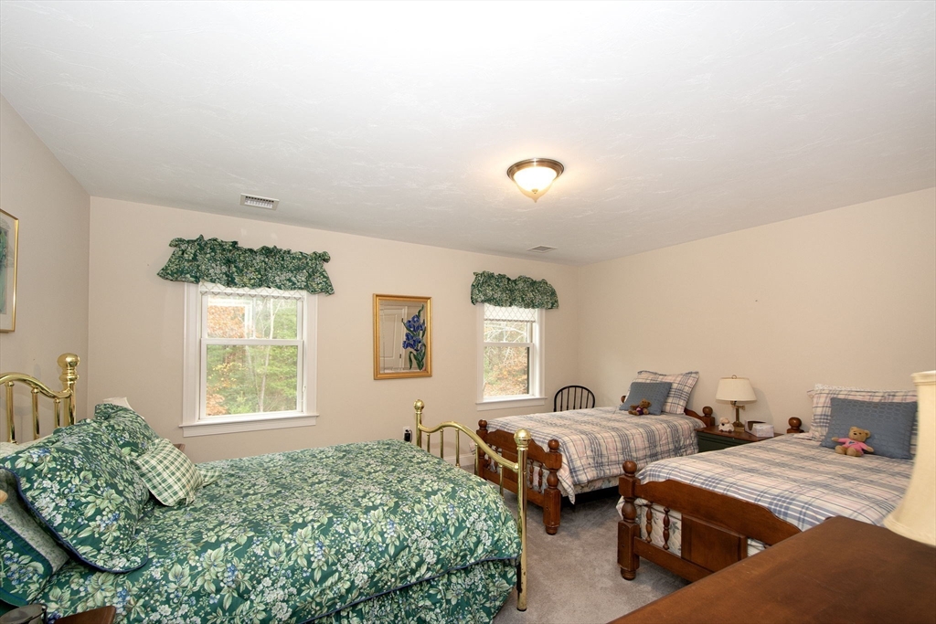 18 Kevin's Way, Unit 18 Scituate, MA 02066 - Photo 19 of 33 a bedroom with bed and window