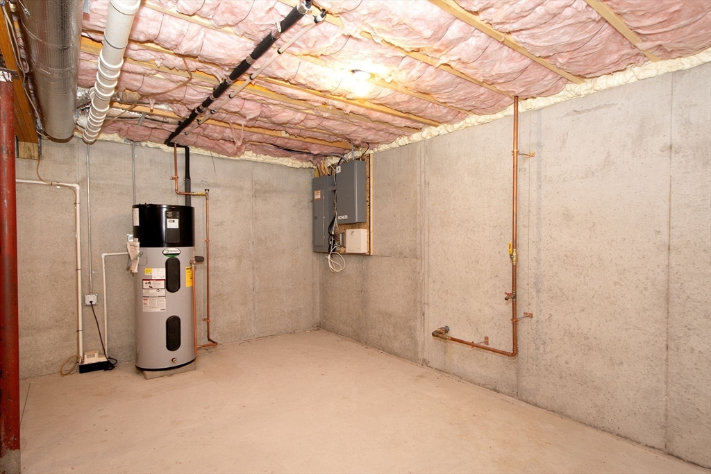 18 Kevin's Way, Unit 18 Scituate, MA 02066 - Photo 25 of 33 a view of empty room