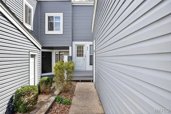 $255,000 | 1013 Fairways Drive, Lake St. Louis, MO 63367