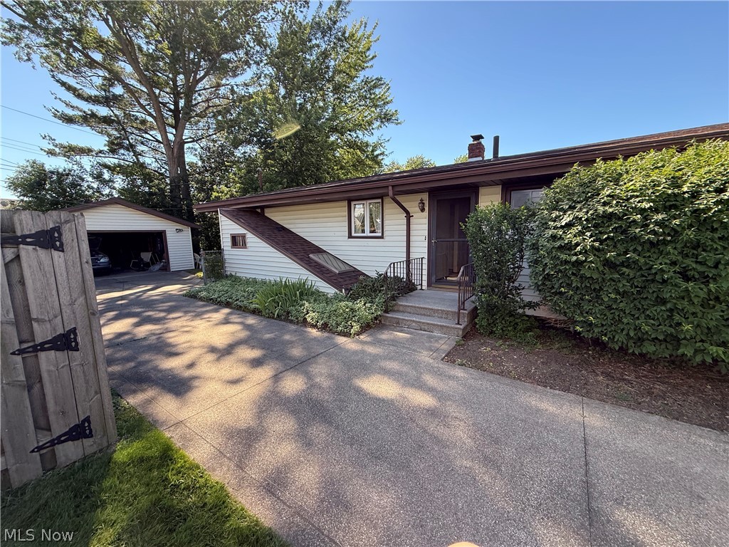 2174 Rockefeller Road Wickliffe, OH 44092 - Photo 33 of 36