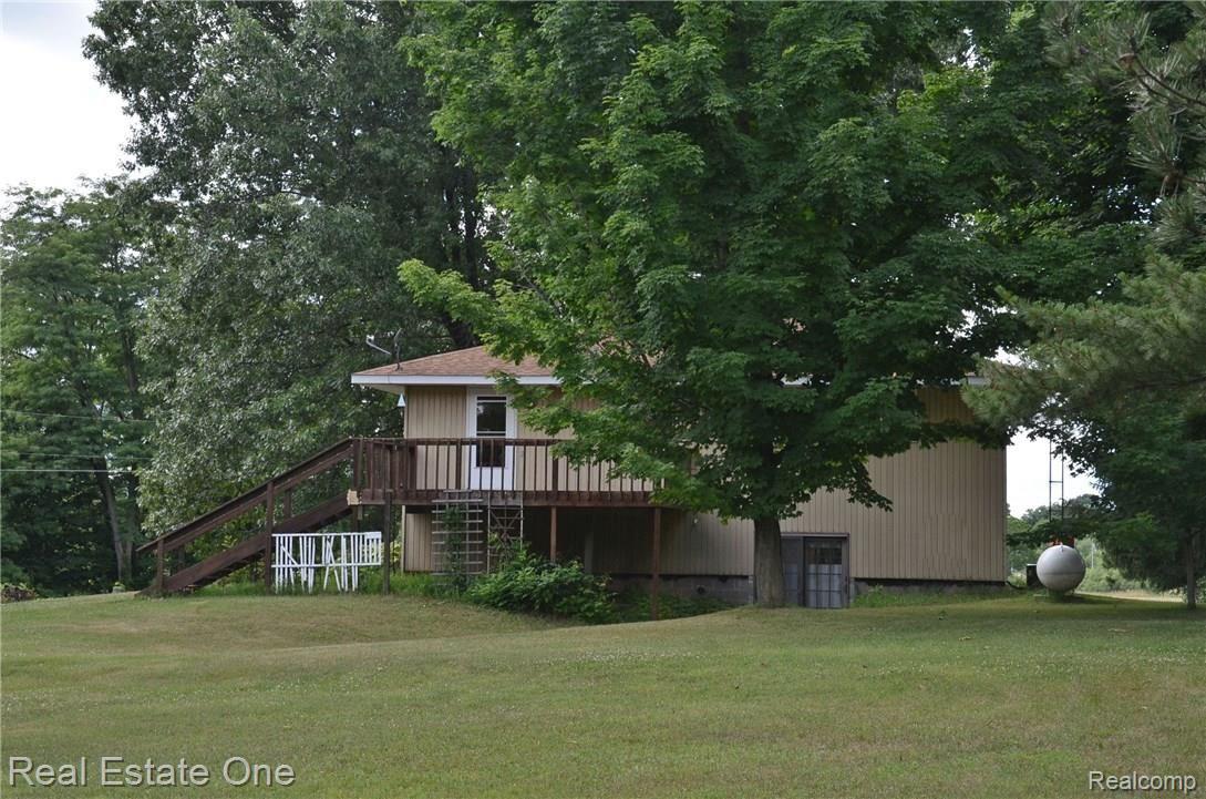 9047 Henderson Road Goodrich, MI 48438 - Photo 23 of 31 Rear View