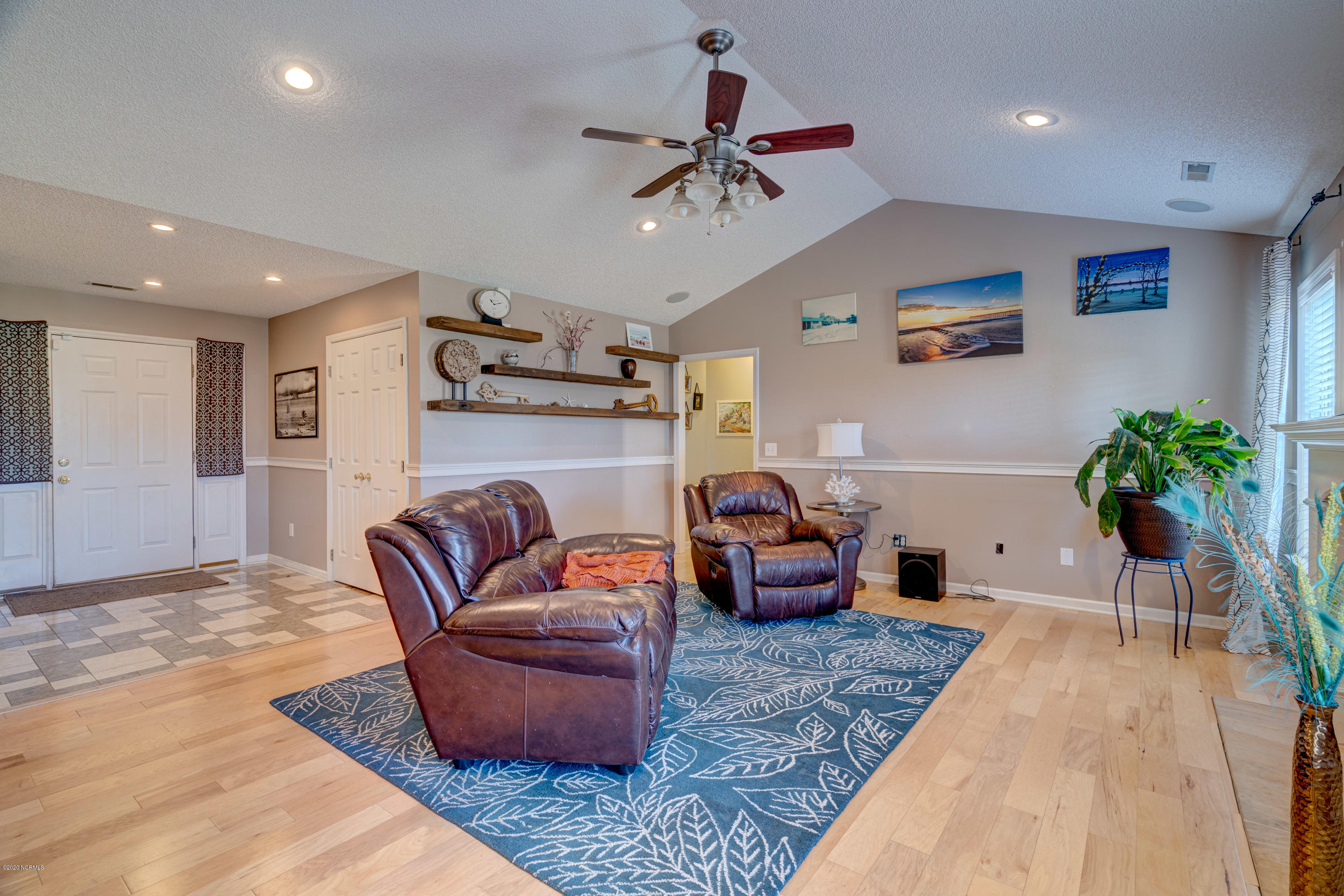 7118 Springer Road Wilmington, NC 28411 - Photo 5 of 39 Living room with valued ceiling