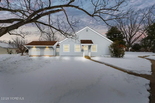 a view of house with a yard