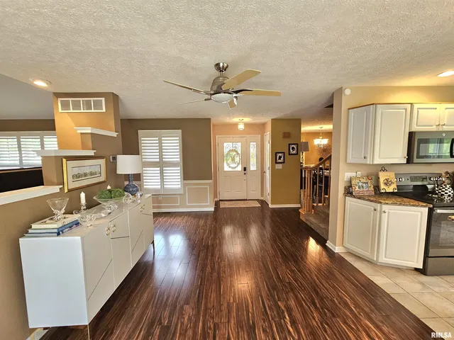 $339,500 | 2006 North Woods Place, Mount Vernon, IL 62864