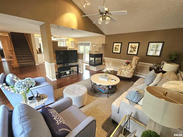 $339,500 | 2006 North Woods Place, Mount Vernon, IL 62864