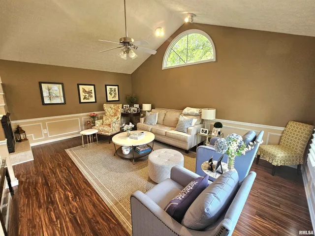 $339,500 | 2006 North Woods Place, Mount Vernon, IL 62864