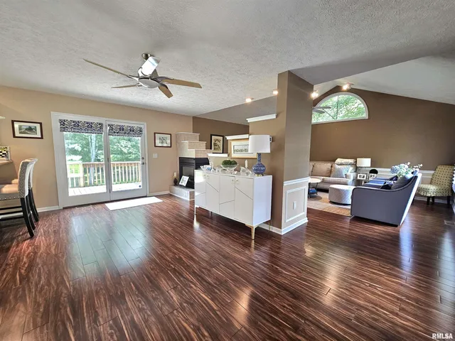 $339,500 | 2006 North Woods Place, Mount Vernon, IL 62864