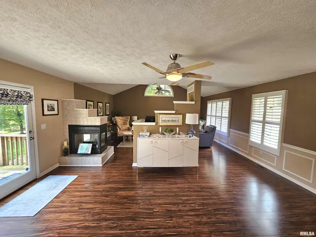 $339,500 | 2006 North Woods Place, Mount Vernon, IL 62864