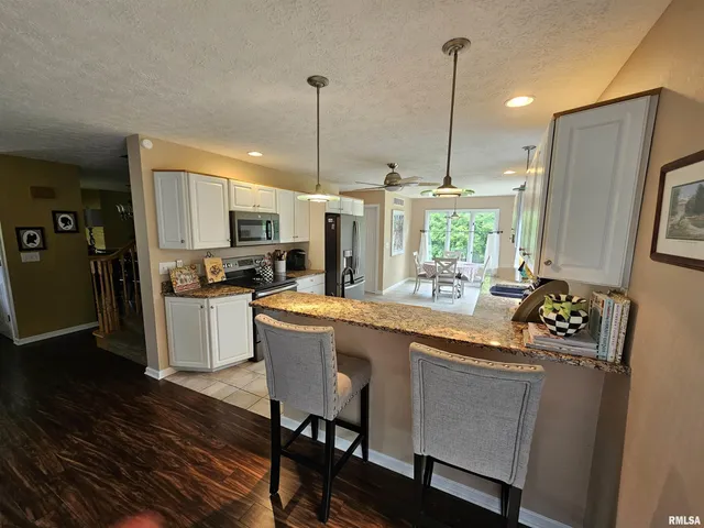 $339,500 | 2006 North Woods Place, Mount Vernon, IL 62864