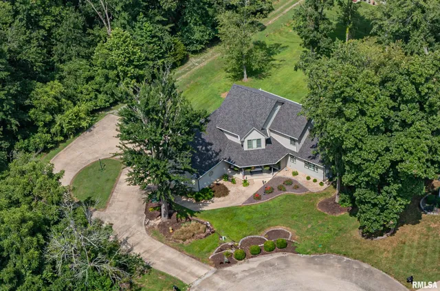 $339,500 | 2006 North Woods Place, Mount Vernon, IL 62864