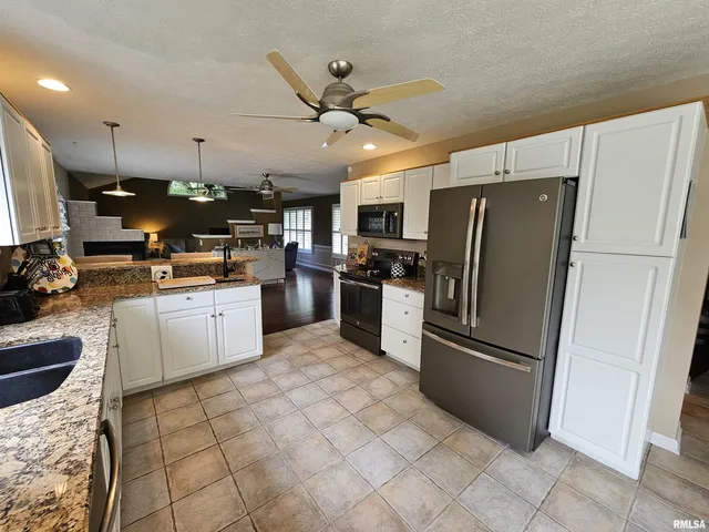 $339,500 | 2006 North Woods Place, Mount Vernon, IL 62864