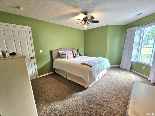 $339,500 | 2006 North Woods Place, Mount Vernon, IL 62864