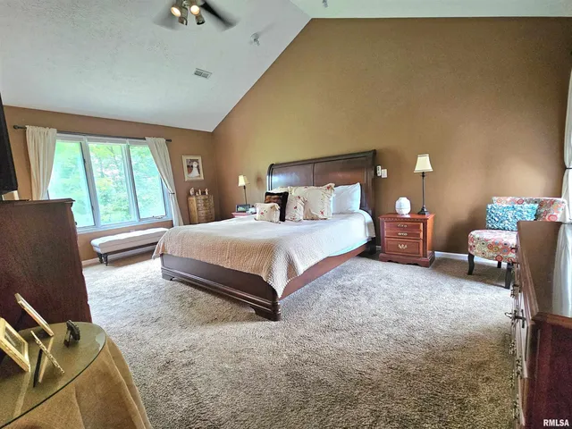 $339,500 | 2006 North Woods Place, Mount Vernon, IL 62864