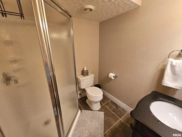 $339,500 | 2006 North Woods Place, Mount Vernon, IL 62864