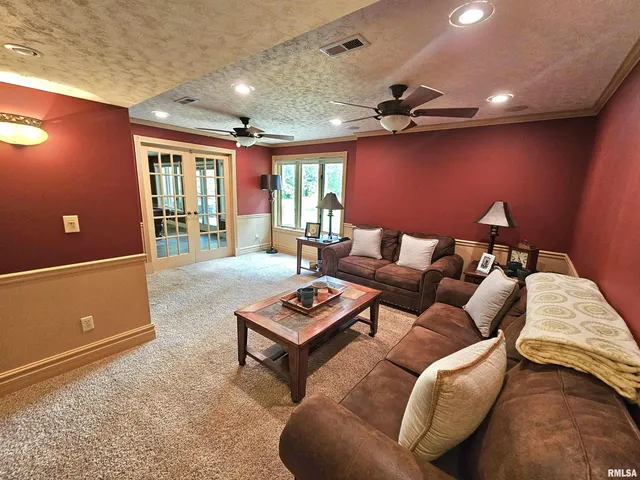 $339,500 | 2006 North Woods Place, Mount Vernon, IL 62864