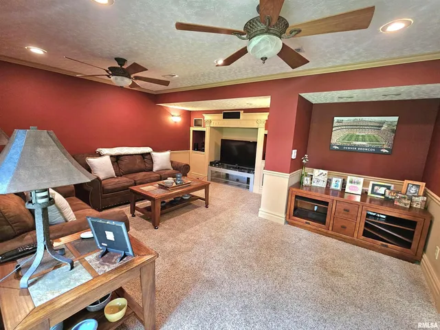 $339,500 | 2006 North Woods Place, Mount Vernon, IL 62864