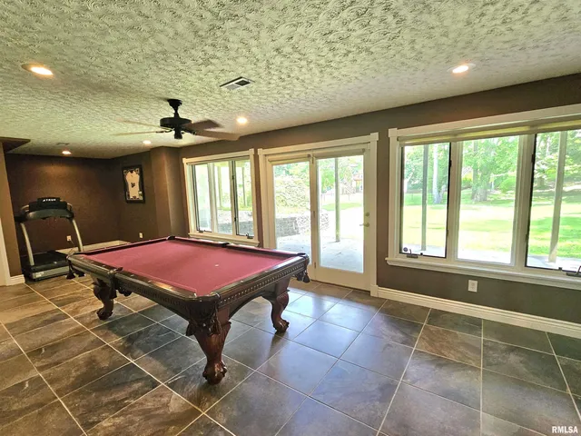 $339,500 | 2006 North Woods Place, Mount Vernon, IL 62864