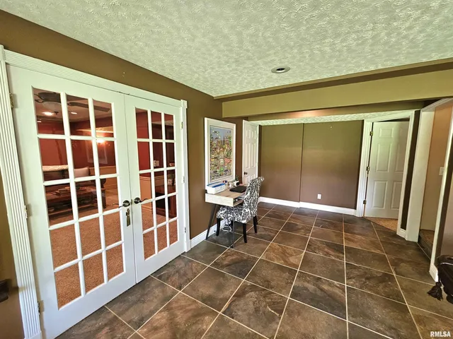 $339,500 | 2006 North Woods Place, Mount Vernon, IL 62864