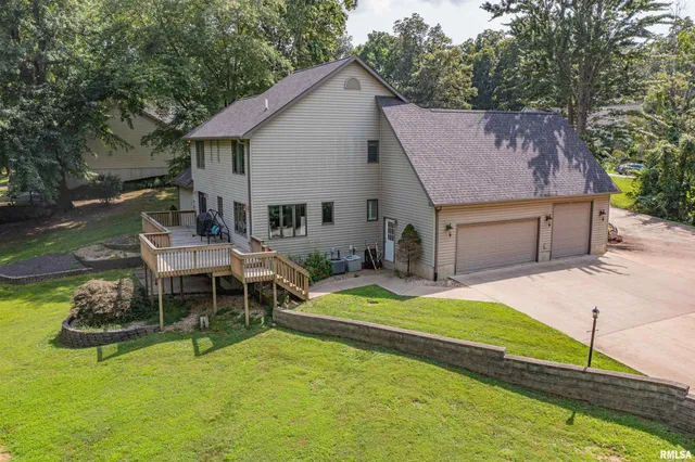 $339,500 | 2006 North Woods Place, Mount Vernon, IL 62864